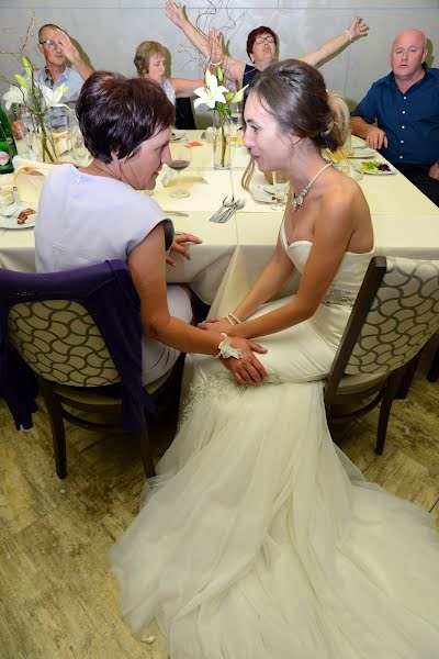 Fotógrafo de casamento Kristina Kosec (tinaverarok1). Foto de 24 de outubro 2017