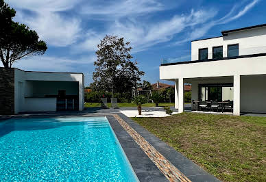 Villa avec piscine et jardin 2