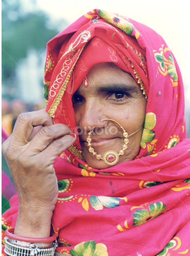 A sturdy women of the Jat race from Nagore at Pushkar Fair (1996) |  Portraits of Women | People | Pixoto