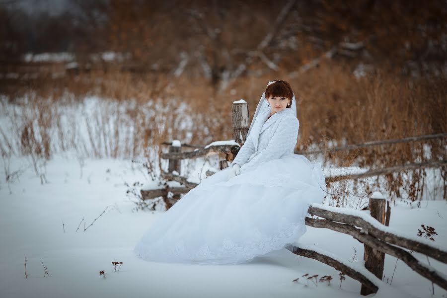 Fotógrafo de casamento Rinat Makhmutov (renatschastlivy). Foto de 30 de janeiro 2017