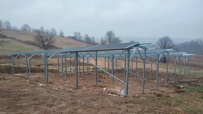 Postavljena prva agrosolarna elektrana u Srbiji