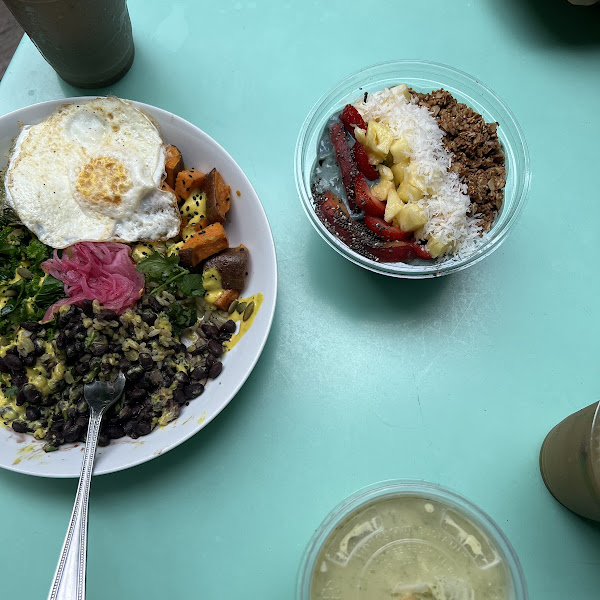 Breakfast bowls + smoothie bowls