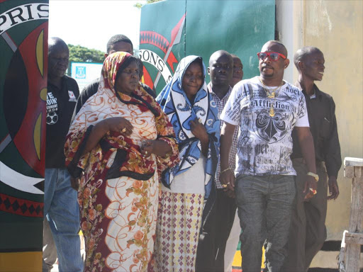 Makadara MP Mike Sonko (2nd R) and kin of MRC chairman Omar Mwanuadzi walk out of Shimo La Tewa Women’s Prison on November 12, 2012