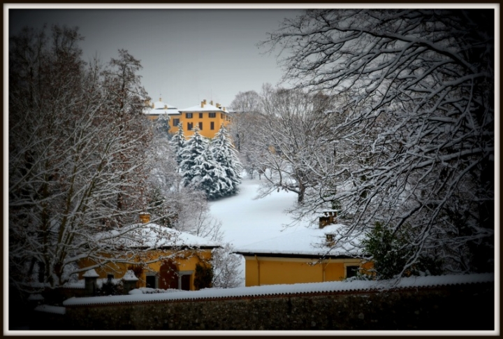 LA VILLA IMBIANCATA di caccia1974