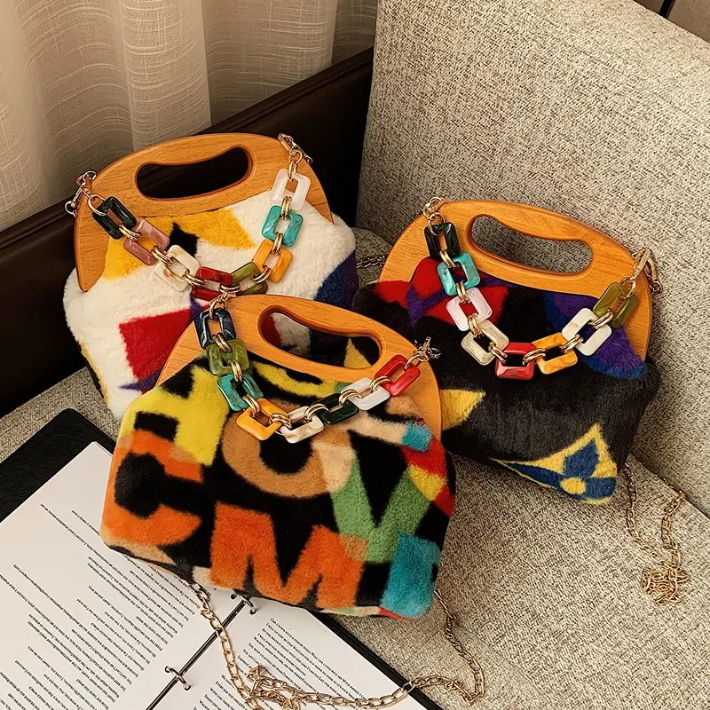 Bolsa mensageiro de pelúcia casual fashion, macia e aconchegante. Perfeita para uso diário, confortável e estilosa. Um acessório ideal.