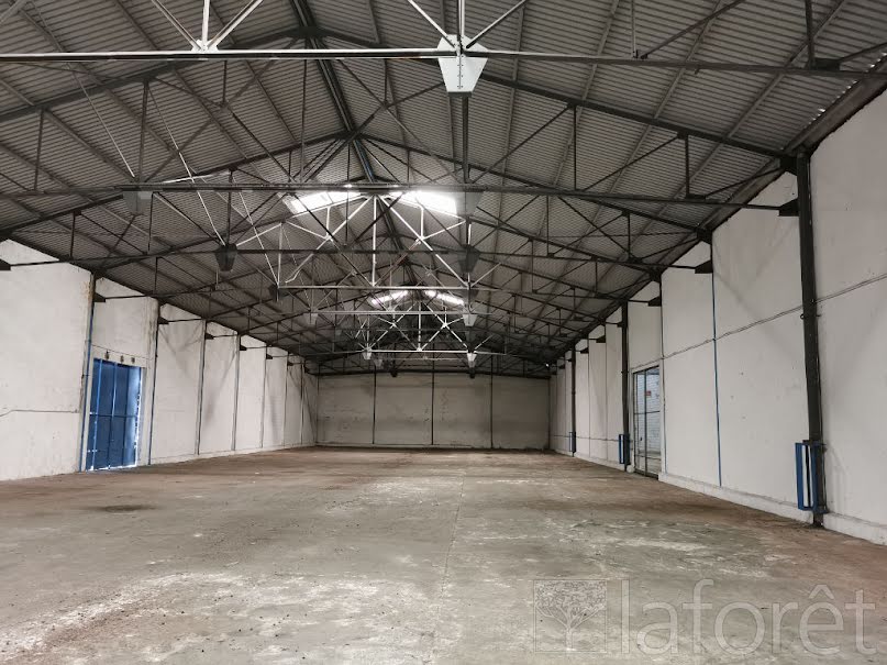 Location  locaux professionnels  500 m² à Le morne rouge (97260), 2 600 €