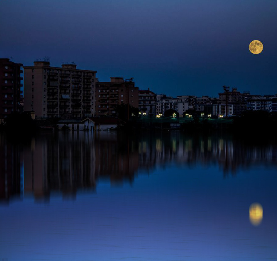 The great Moon di vitoparisi