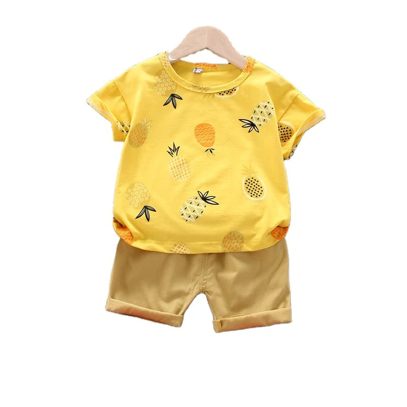 Ensemble 2 pièces T-shirt et short manches courtes style Western, parfait pour un look décontracté et confortable avec une touche de Far West.