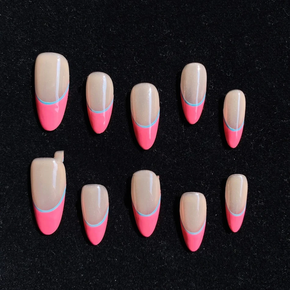 Manicure Francesa Amêndoa Avançada Unhas deslumbrantes com acabamento francês perfeito e duradouro, realçando a beleza natural e estilo elegante.