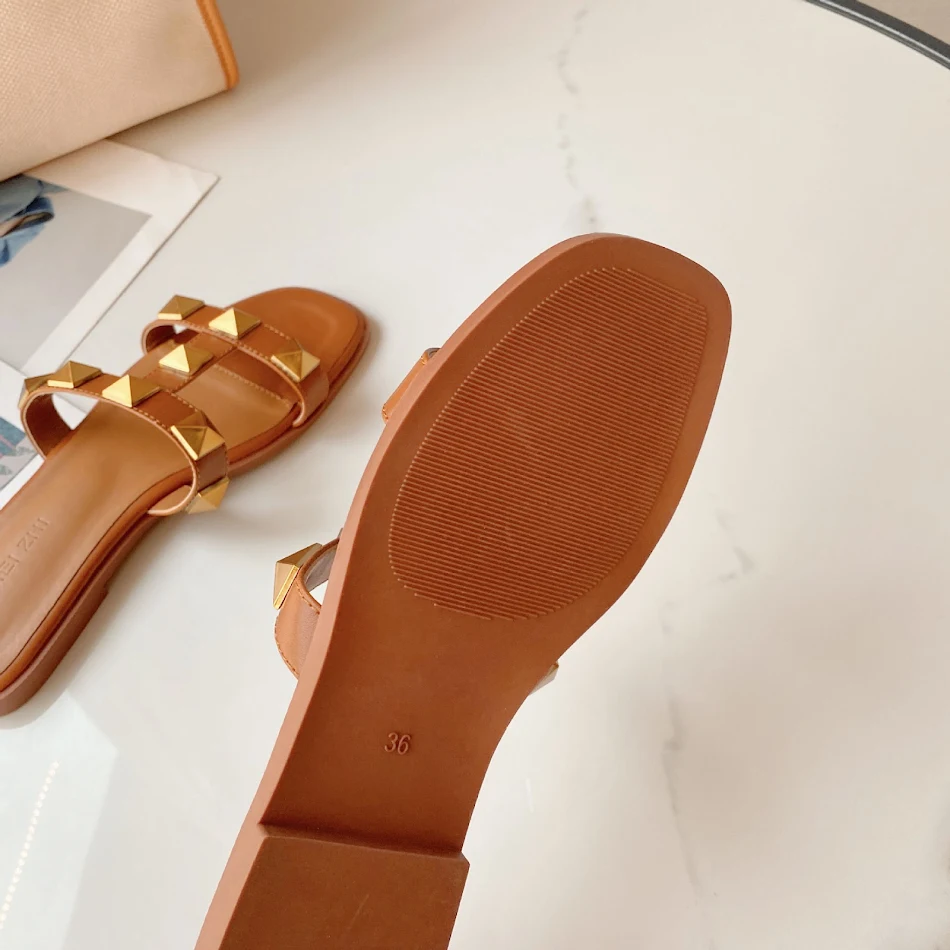Internet Celebrity Rivet Fashion Sexy Flat Slippers, Beach Fashionable Ladies Shoes, comfortable and stylish for summer.