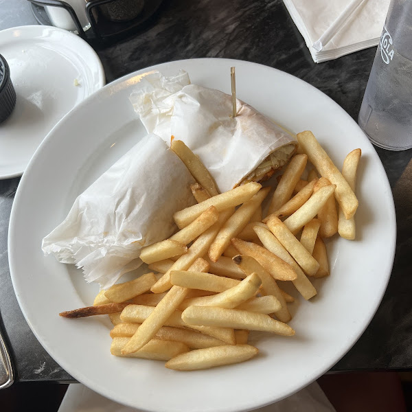 Gf buffalo chicken wrap with fries