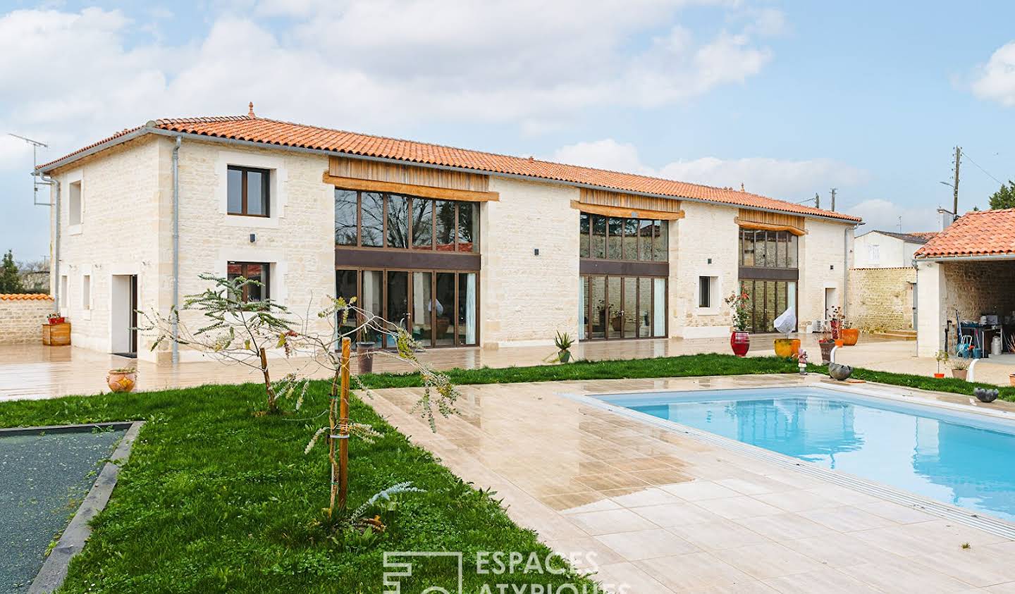 Maison avec piscine et terrasse Surgères