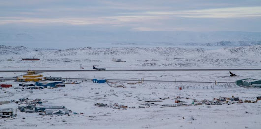 <p>
	Iqaluit Airport seen from the Plateau</p>
