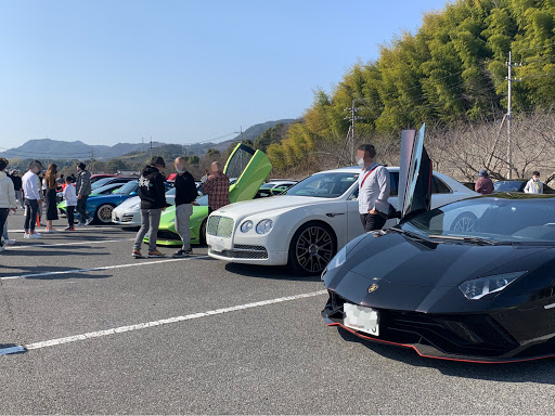 レパード Gf31のkhc Club Japan スーパーカー ミーティング 愛犬とドライブ 快晴 目の保養に関するカスタム メンテナンスの投稿画像 車のカスタム情報はcartune