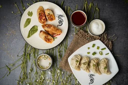 Chicken Momos [4 Pieces] With Chicken Spring Roll [4 Pieces]