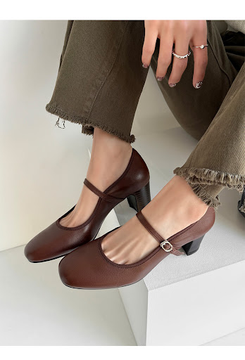 Title 28, French Retro Top Layer Cowhide High Heels. Expe...