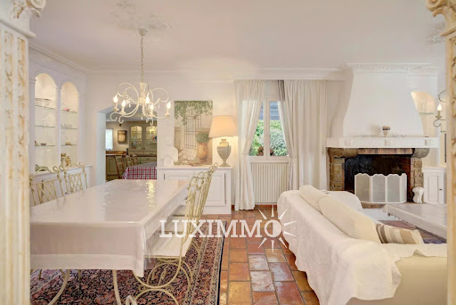 Villa with pool 4