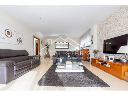 House with pool and terrace 5