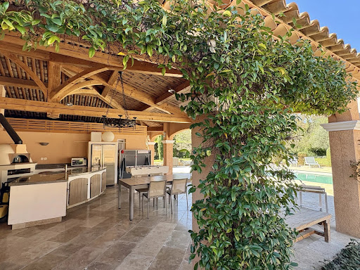 Propriété avec piscine et jardin 3