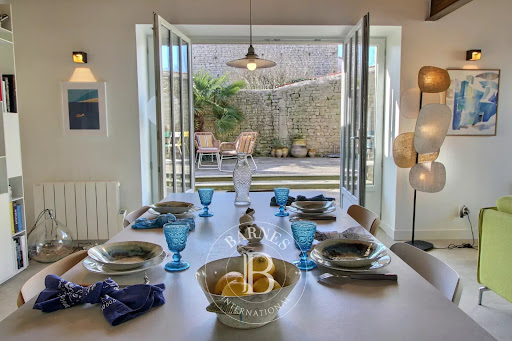 Property with pool 4