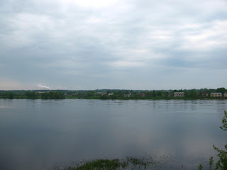 Jaunjelgava teisel pool Daugavat, lähim sild on 10 km kaugusel