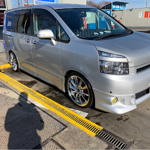 ヴォクシー ZRR70G