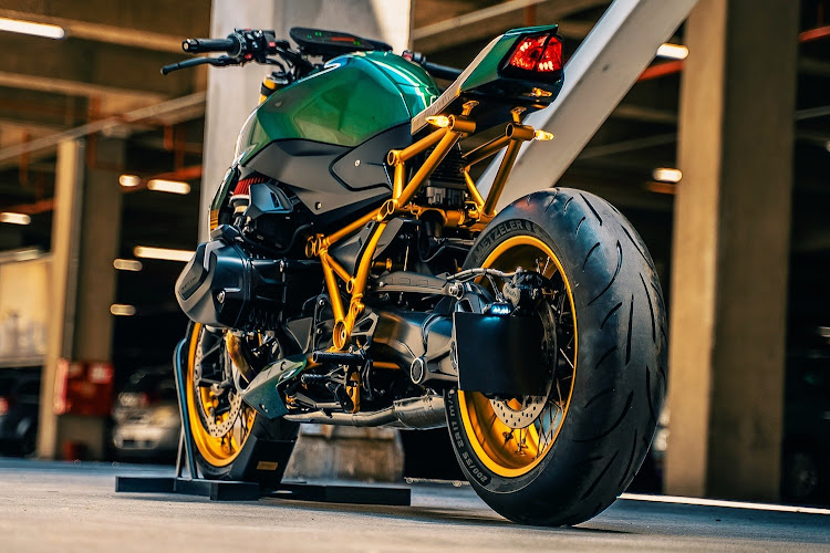 Custom BMW R1250 R Hulk.