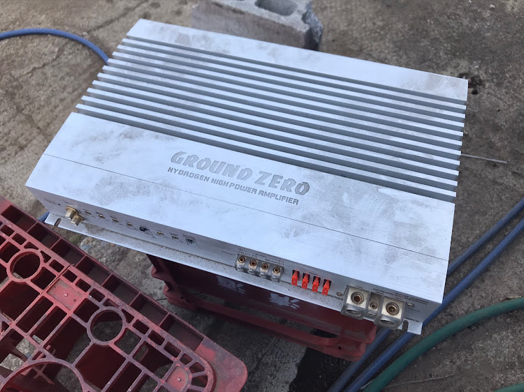 スカイラインのgroundzero・GROUND ZERO・アンプに関するカスタム事例の投稿画像2枚目