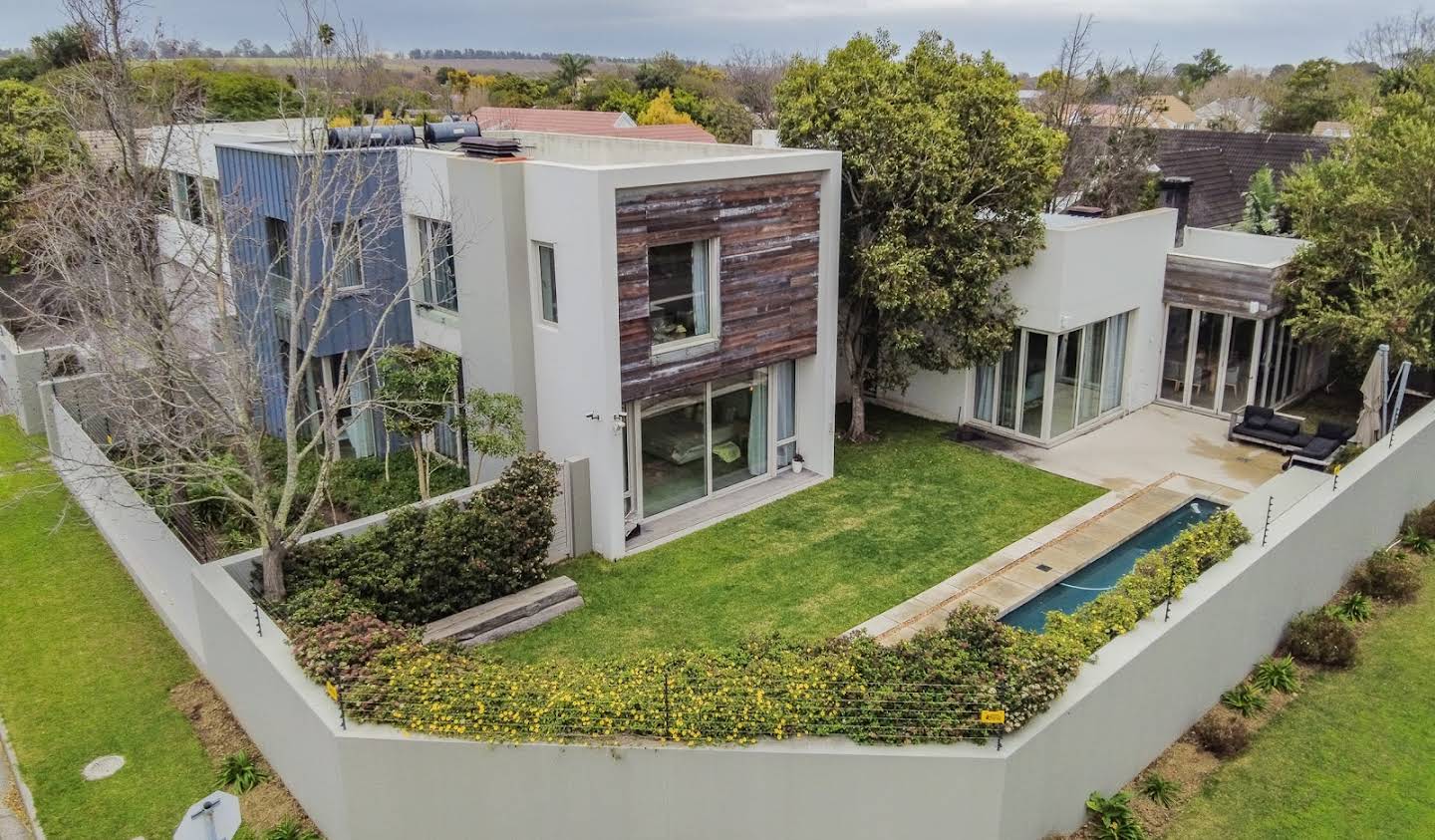 House with pool and garden Stellenbosch