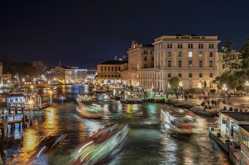 Traffico sul Canal Grande. di frapio59