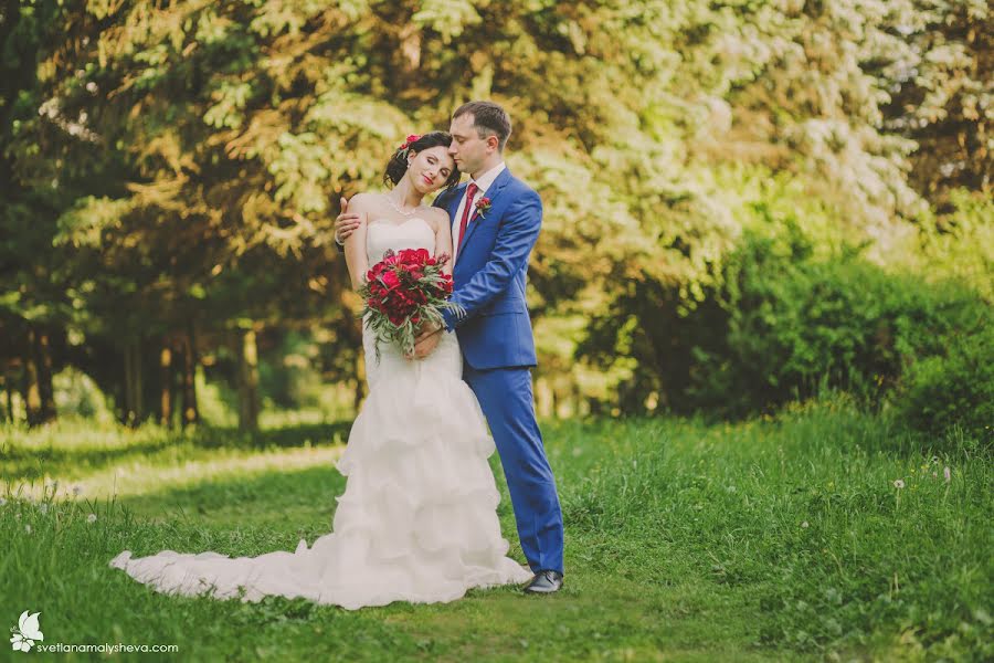 Fotógrafo de casamento Sveta Malysheva (svetlay). Foto de 6 de junho 2015