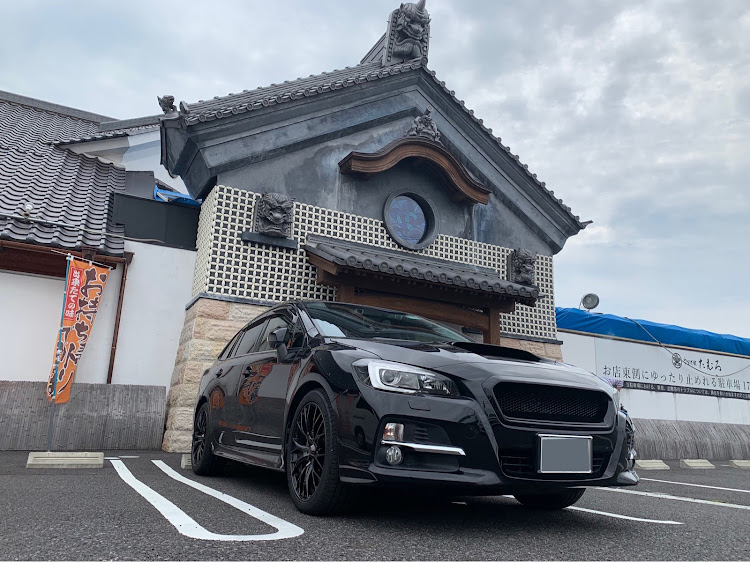 レヴォーグのキリッ顔・繋がれフェイスドンっ・ピックアップ一度でも載ってみたい・クルマ好きと繋がりたい・鬼瓦コラボに関するカスタム事例の投稿画像1枚目