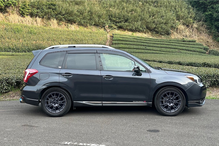 フォレスターの低そうで低くない少し低い車・アストロで無駄遣い・～の巻 シリーズ・ホイールが欲しい・超車高調に関するカスタム事例の投稿画像3枚目