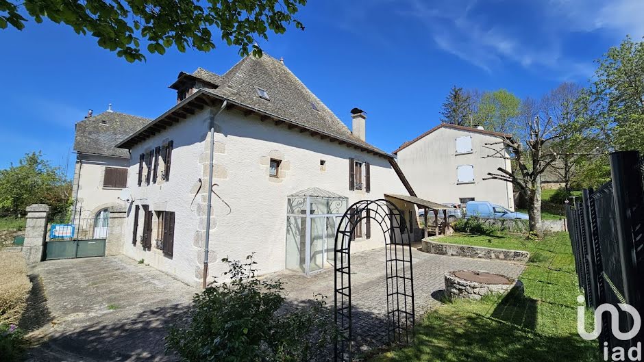 Vente maison 5 pièces 154 m² à Vitrac (15220), 125 000 €