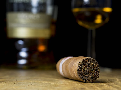 How to Pair Cigars with Brown Spirits, According to Pros