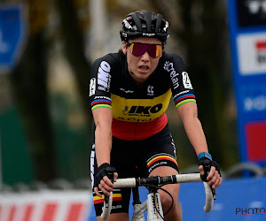 🎥 Sanne Cant verstopt regenboogbandjes wat in Ruddervoorde, Nederlandse wijst haar daar op