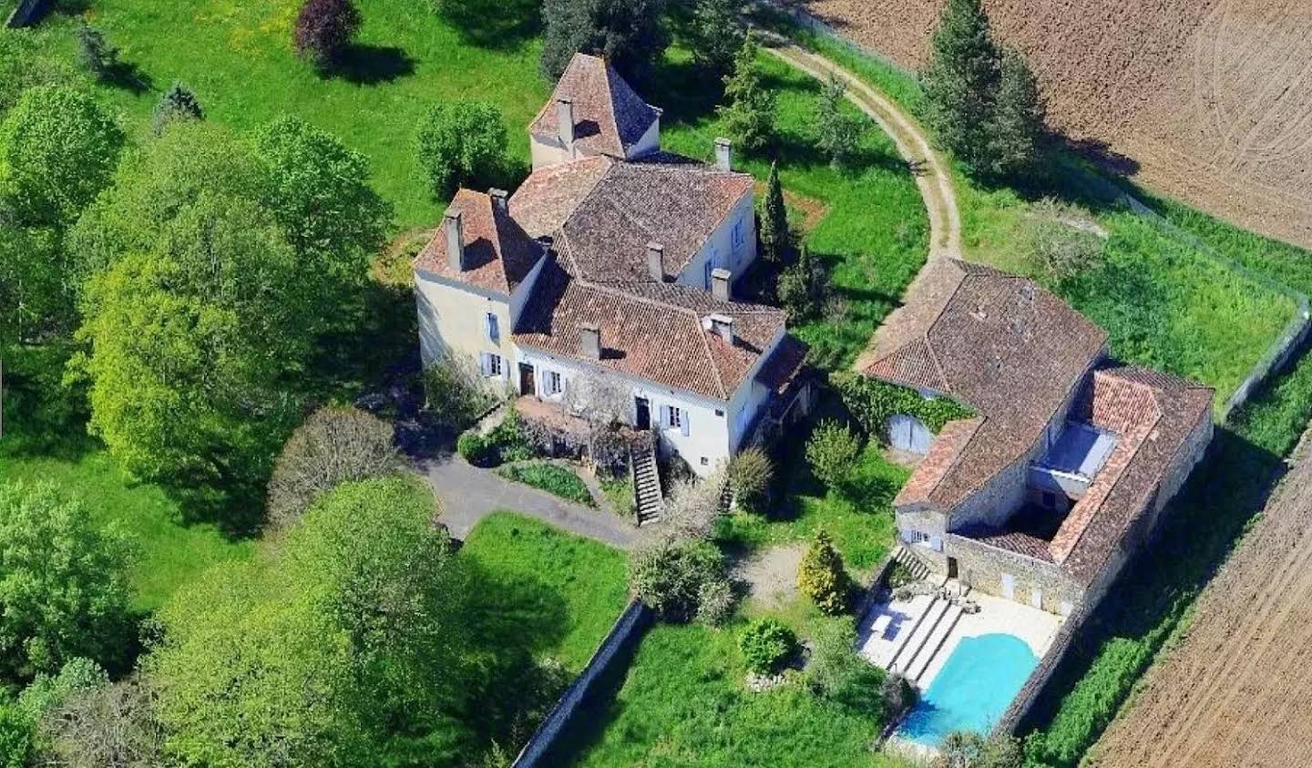 Property with pool Penne-d'Agenais