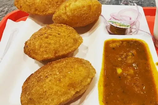 5 Poori With Aloo Sabji Gravy, Salad