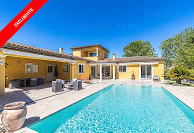 Villa avec piscine et terrasse 12