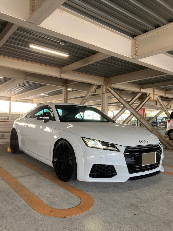 TT クーペの低そうで低くない少し低い車・アウディ TTに関するカスタム事例の投稿画像8枚目