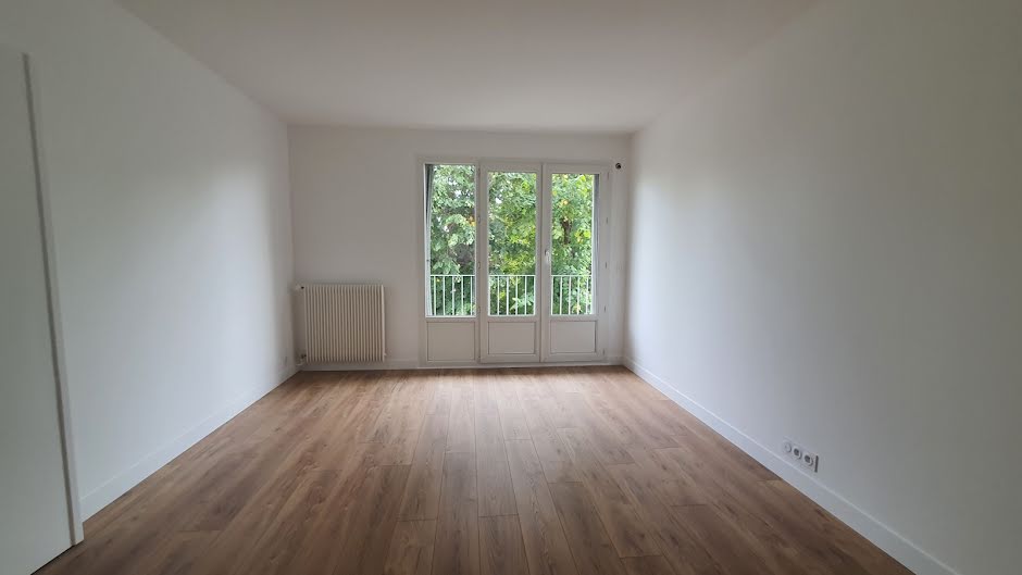 Location  appartement 2 pièces 44 m² à Rueil-Malmaison (92500), 1 330 €