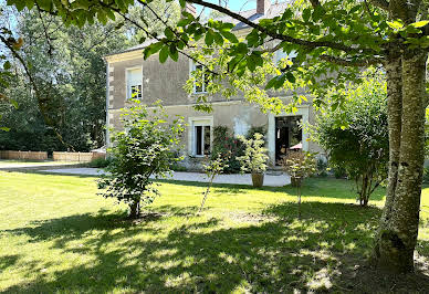 Propriété avec piscine et jardin 2