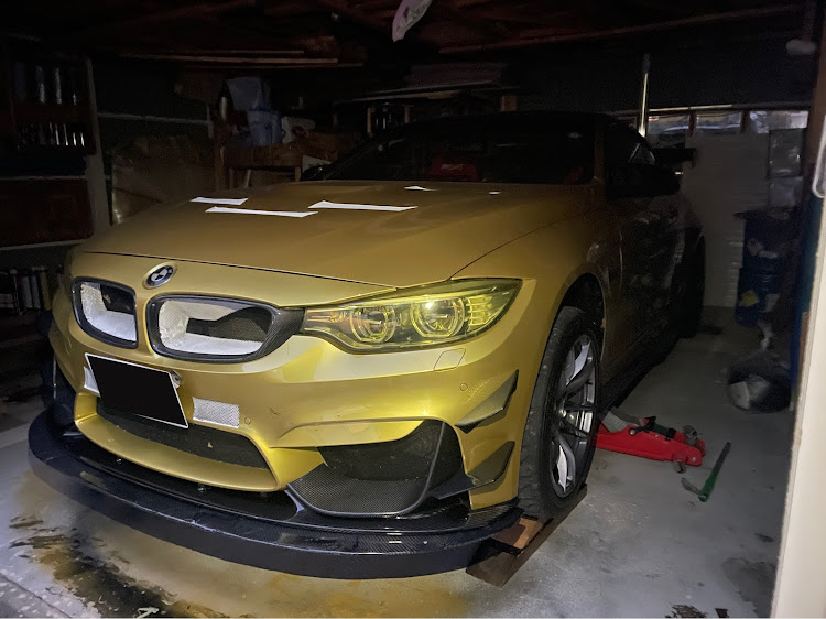 M4 クーペのフロントリップ補修・簡単に補修に関するカスタム事例の投稿画像1枚目
