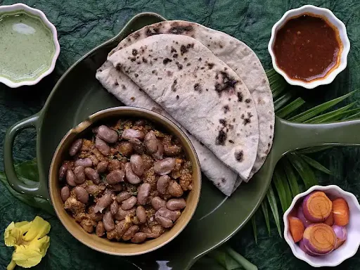 Rajma With 4 Tawa Roti