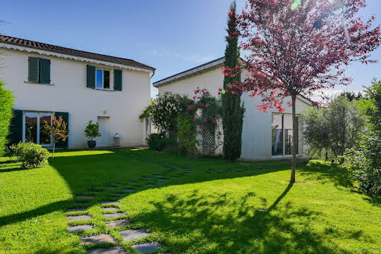 Maison avec piscine et terrasse