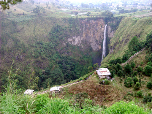 Sipisopiso Waterfall