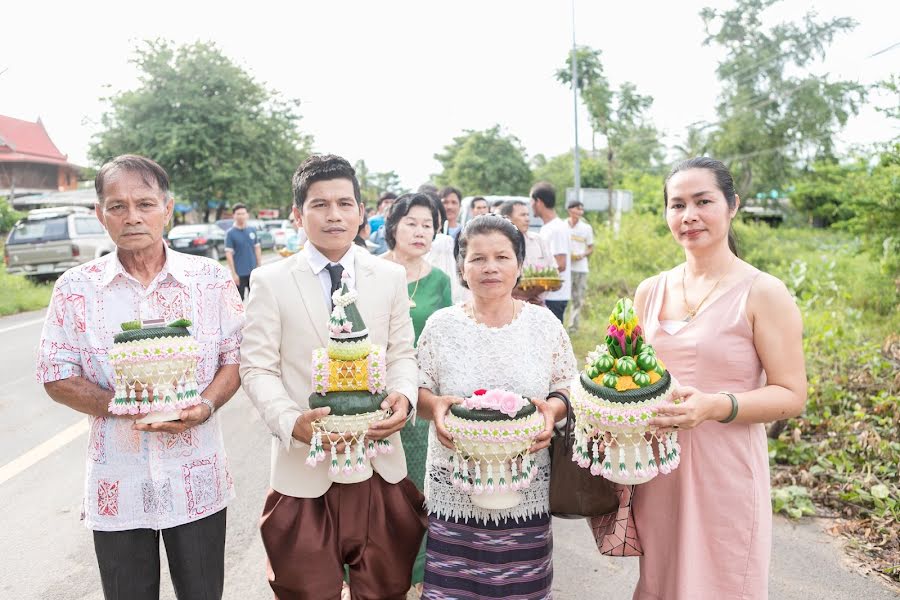 Fotógrafo de casamento Sittipong Intanin (chokrungstudio). Foto de 8 de setembro 2020