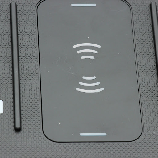 Title 1, New Domineering Wireless Charging Car Auto-sens...