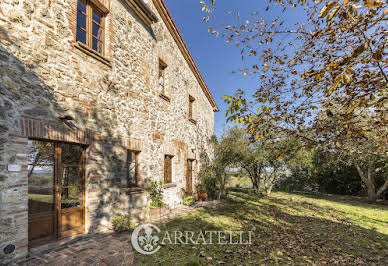 Farmhouse with outbuildings and garden 3