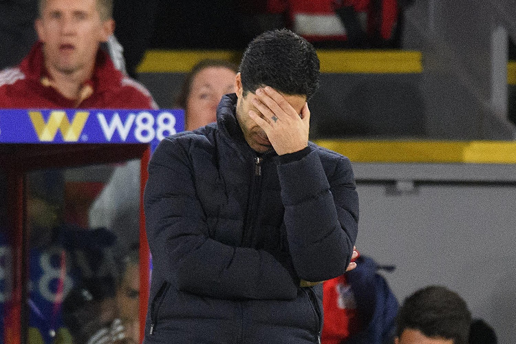 Arsenal-coach Arteta ziedend en gaat volledig los: "Ik voel me ziek dat ik hier deel van uitmaak" en "vernederend"